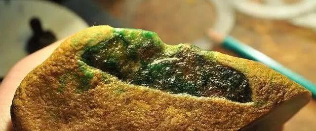 翡翠原石大涨的料子翡翠原石切不涨的原因-第3张图片-翡翠网 翡翠原石大涨的料子翡翠原石切不涨的原因-第3张图片-翡翠网