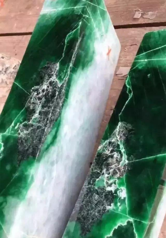 翡翠原石大涨的料子翡翠原石切不涨的原因-第6张图片-翡翠网 翡翠原石大涨的料子翡翠原石切不涨的原因-第6张图片-翡翠网