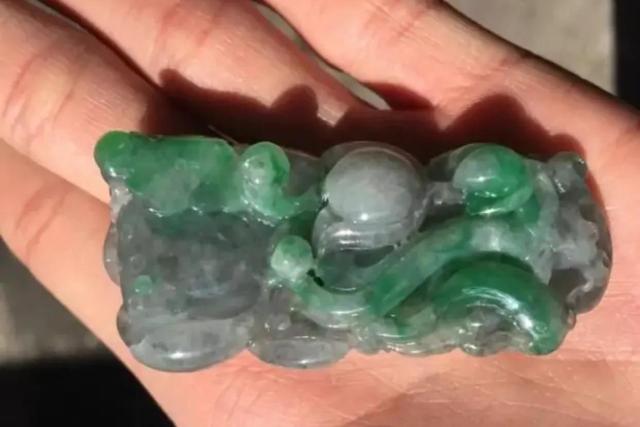 翡翠原石底子灰,翡翠原石底子灰怎么分辨-第4张图片-翡翠网 翡翠原石底子灰,翡翠原石底子灰怎么分辨-第4张图片-翡翠网