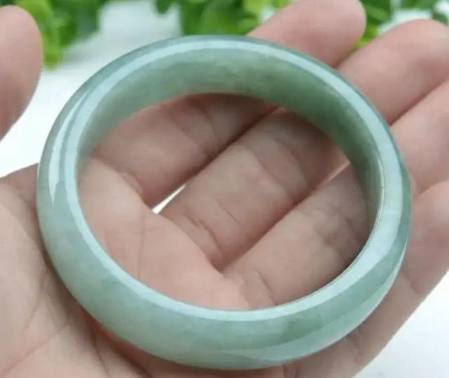 翡翠原石底子灰,翡翠原石底子灰怎么分辨-第6张图片-翡翠网 翡翠原石底子灰,翡翠原石底子灰怎么分辨-第6张图片-翡翠网