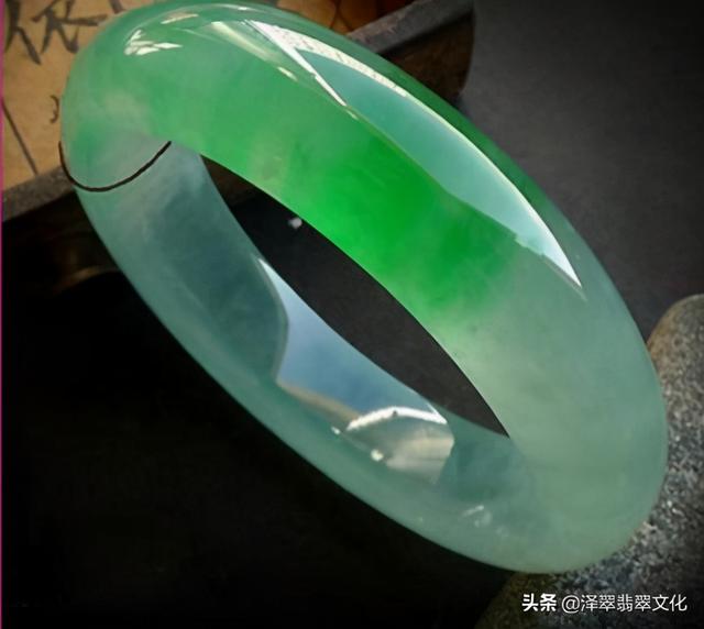 糯种阳绿翡翠手镯价格,满绿翡翠手镯价格图片-第10张图片-翡翠网 糯种阳绿翡翠手镯价格,满绿翡翠手镯价格图片-第10张图片-翡翠网