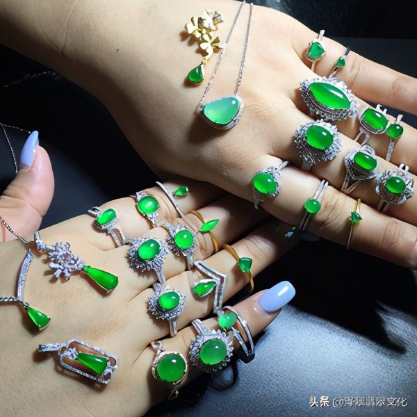 糯种阳绿翡翠手镯价格,满绿翡翠手镯价格图片-第11张图片-翡翠网 糯种阳绿翡翠手镯价格,满绿翡翠手镯价格图片-第11张图片-翡翠网