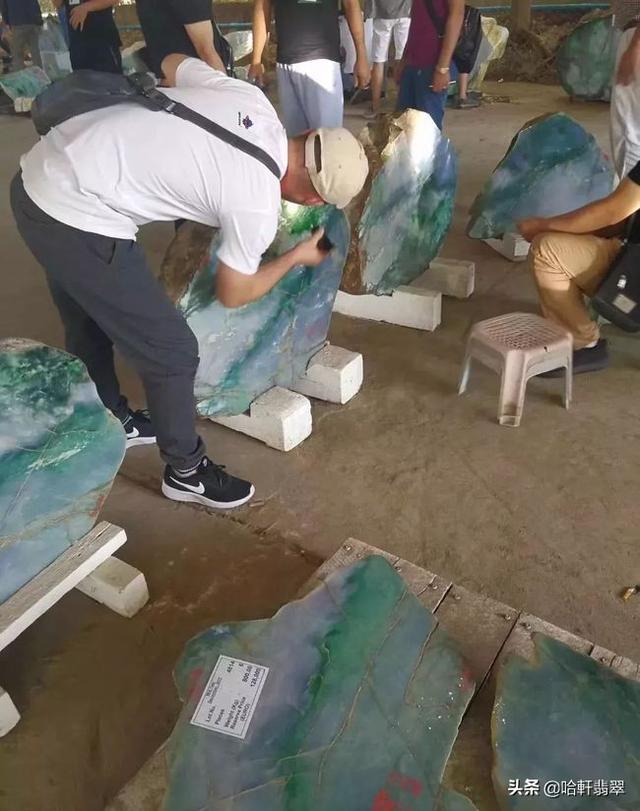 翡翠碎石多少钱,高货翡翠原石-第5张图片-翡翠网 翡翠碎石多少钱,高货翡翠原石-第5张图片-翡翠网