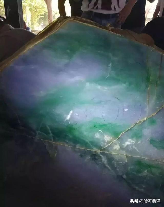 翡翠碎石多少钱,高货翡翠原石-第7张图片-翡翠网 翡翠碎石多少钱,高货翡翠原石-第7张图片-翡翠网