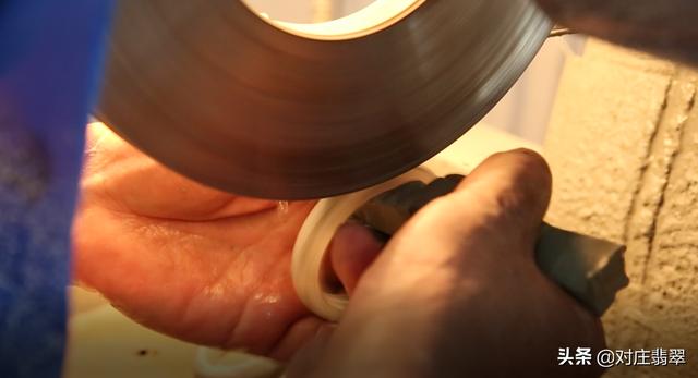 包含翡翠原石制作手镯的地方的词条-第8张图片-翡翠网 包含翡翠原石制作手镯的地方的词条-第8张图片-翡翠网