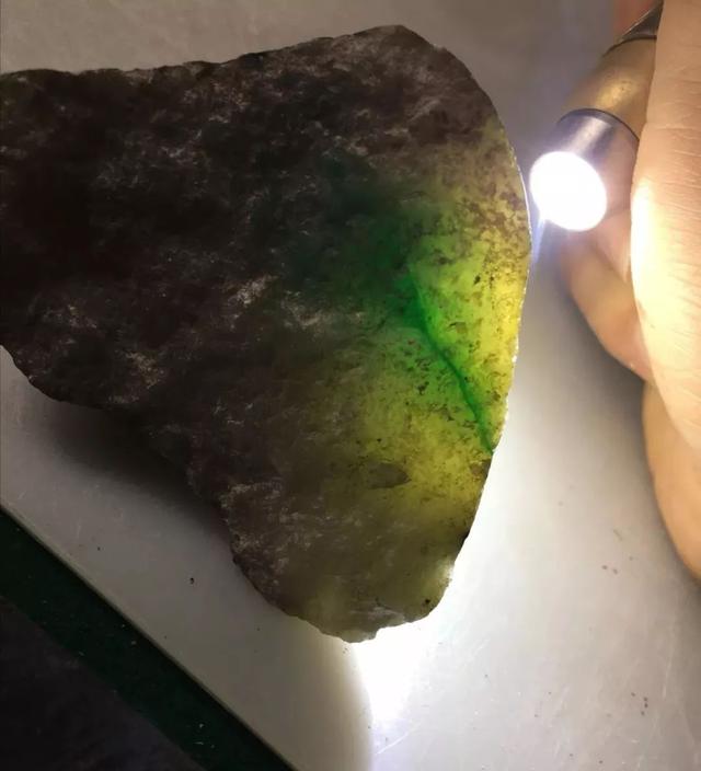 吉林翡翠知识入门,糯种翡翠好吗-第10张图片-翡翠网 吉林翡翠知识入门,糯种翡翠好吗-第10张图片-翡翠网