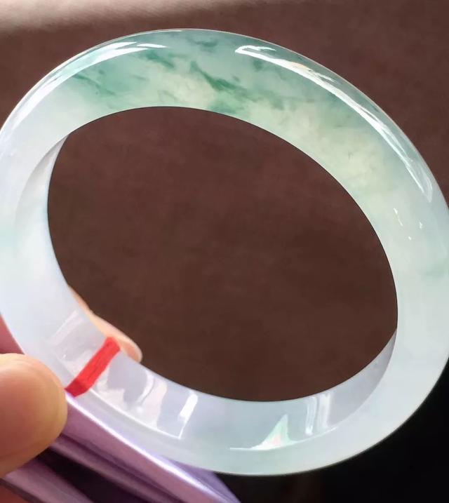 吉林翡翠知识入门,糯种翡翠好吗-第17张图片-翡翠网 吉林翡翠知识入门,糯种翡翠好吗-第17张图片-翡翠网