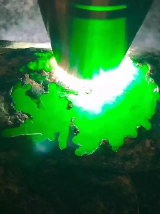 阳绿翡翠原石阳绿翡翠原石鉴定视频-第4张图片-翡翠网 阳绿翡翠原石阳绿翡翠原石鉴定视频-第4张图片-翡翠网