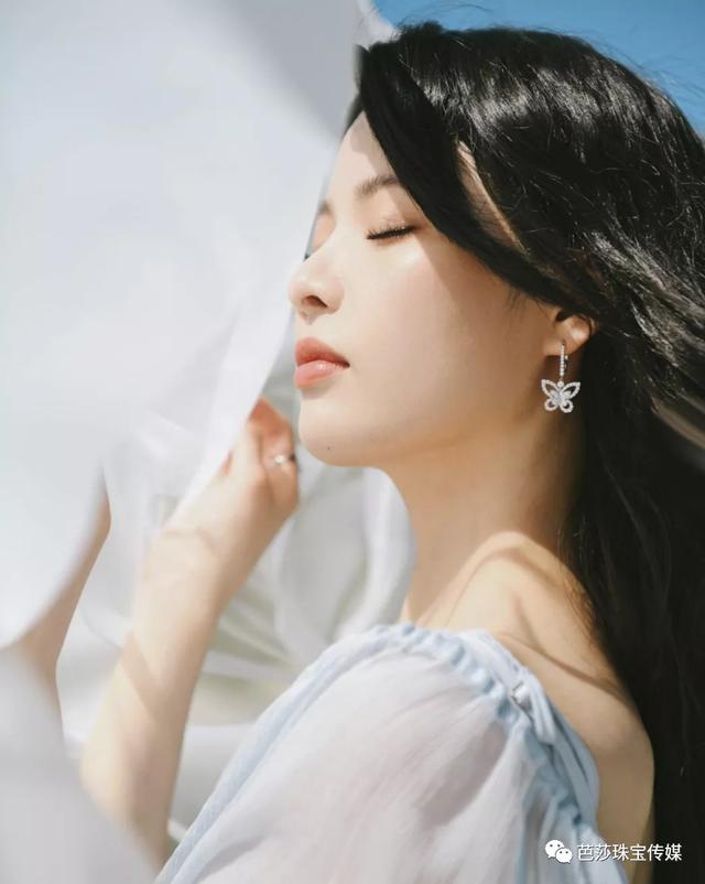 翡翠手镯带哪个手,手镯翡翠雕刻虫子-第7张图片-翡翠网 翡翠手镯带哪个手,手镯翡翠雕刻虫子-第7张图片-翡翠网