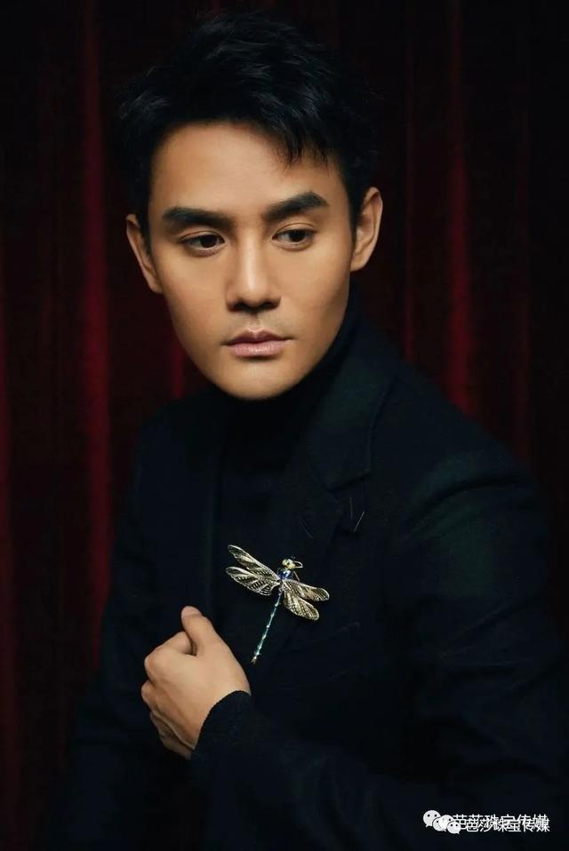 翡翠手镯带哪个手,手镯翡翠雕刻虫子-第14张图片-翡翠网 翡翠手镯带哪个手,手镯翡翠雕刻虫子-第14张图片-翡翠网