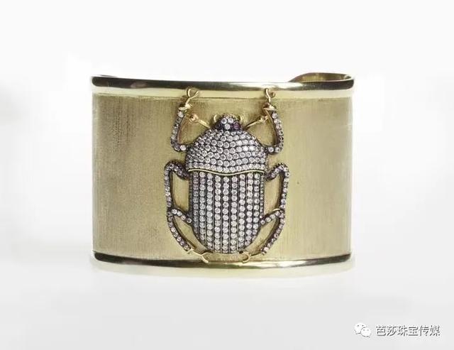 翡翠手镯带哪个手,手镯翡翠雕刻虫子-第27张图片-翡翠网 翡翠手镯带哪个手,手镯翡翠雕刻虫子-第27张图片-翡翠网