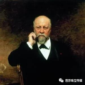 翡翠手镯带哪个手,手镯翡翠雕刻虫子-第29张图片-翡翠网 翡翠手镯带哪个手,手镯翡翠雕刻虫子-第29张图片-翡翠网