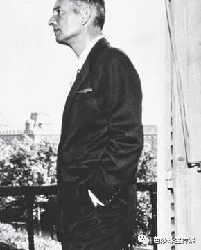 翡翠手镯带哪个手,手镯翡翠雕刻虫子-第31张图片-翡翠网 翡翠手镯带哪个手,手镯翡翠雕刻虫子-第31张图片-翡翠网