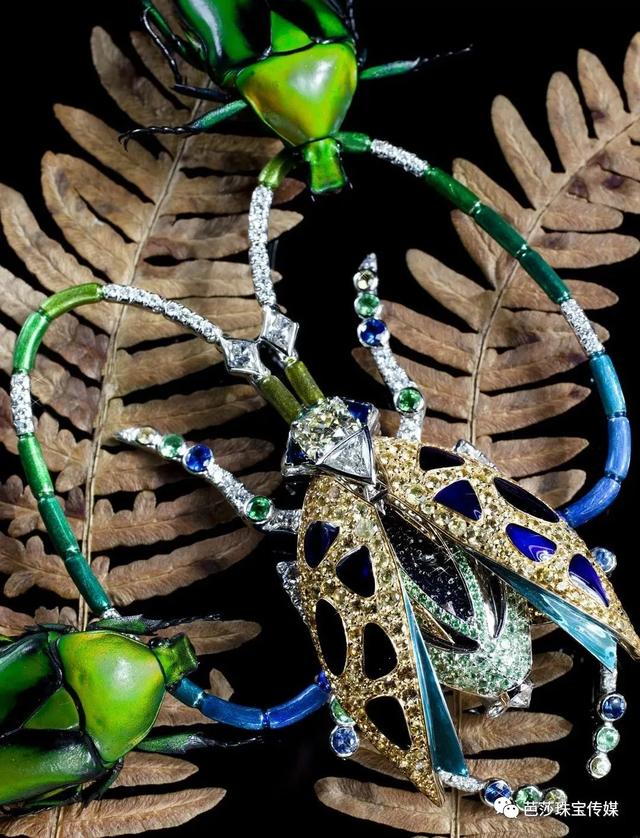 翡翠手镯带哪个手,手镯翡翠雕刻虫子-第40张图片-翡翠网 翡翠手镯带哪个手,手镯翡翠雕刻虫子-第40张图片-翡翠网