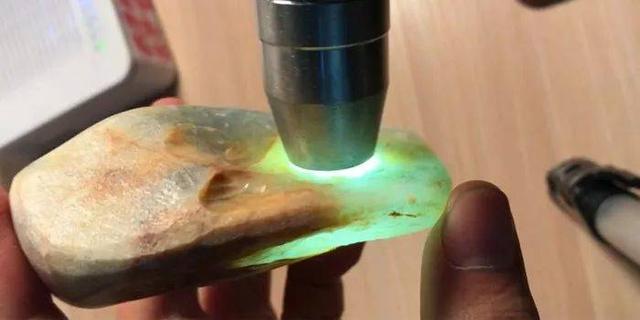 莫西沙5层矿翡翠原石莫西沙翡翠原石实拍-第7张图片-翡翠网 莫西沙5层矿翡翠原石莫西沙翡翠原石实拍-第7张图片-翡翠网