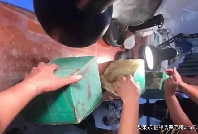 翡翠原石切割的简单介绍-第5张图片-翡翠网 翡翠原石切割的简单介绍-第5张图片-翡翠网