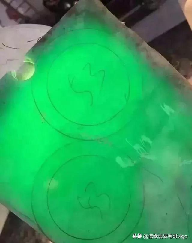 翡翠原石切割的简单介绍-第8张图片-翡翠网 翡翠原石切割的简单介绍-第8张图片-翡翠网