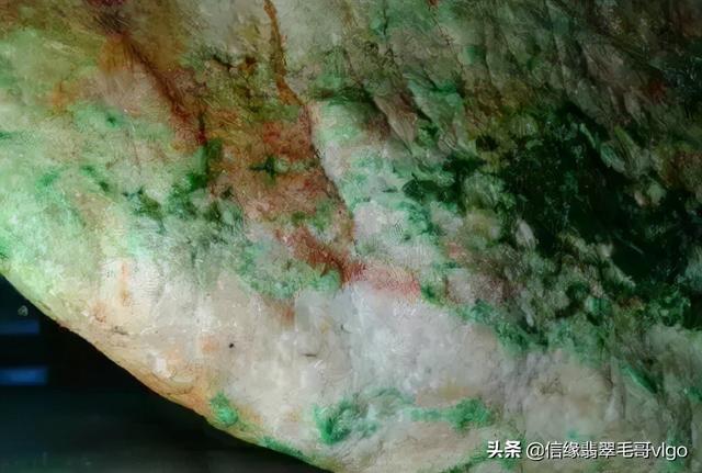 关于黑水老坑种翡翠原石的信息-第2张图片-翡翠网 关于黑水老坑种翡翠原石的信息-第2张图片-翡翠网