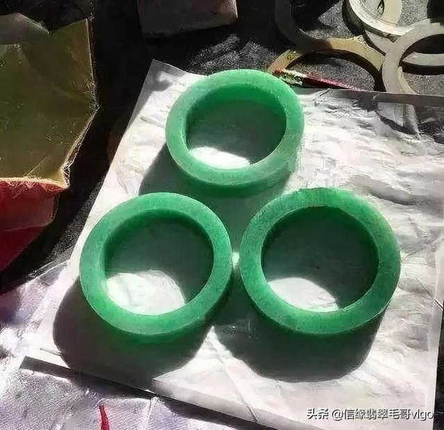 关于黑水老坑种翡翠原石的信息-第11张图片-翡翠网 关于黑水老坑种翡翠原石的信息-第11张图片-翡翠网