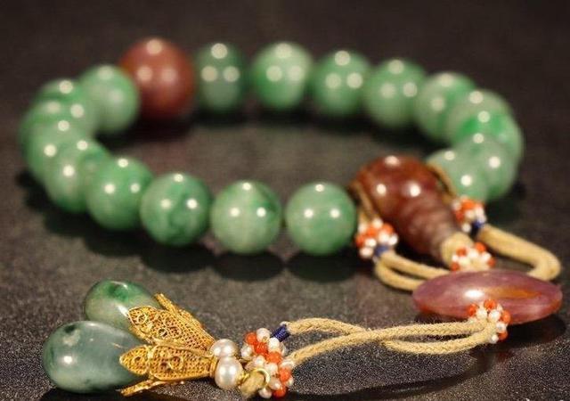 翡翠珠子手串,十八罗汉翡翠手串价格-第2张图片-翡翠网 翡翠珠子手串,十八罗汉翡翠手串价格-第2张图片-翡翠网