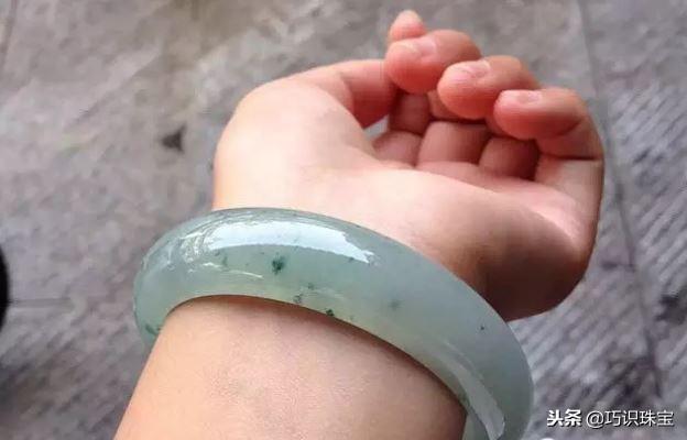 关于翡翠原石上棉线的信息-第7张图片-翡翠网 关于翡翠原石上棉线的信息-第7张图片-翡翠网