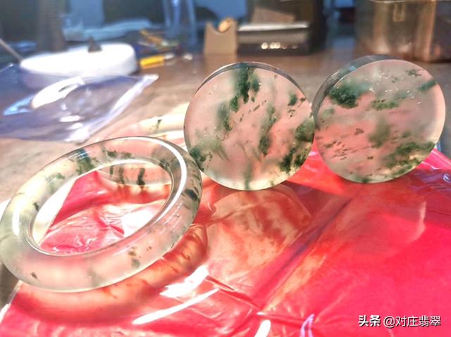 冰种翡翠值钱吗,冰种高货翡翠手镯-第2张图片-翡翠网 冰种翡翠值钱吗,冰种高货翡翠手镯-第2张图片-翡翠网