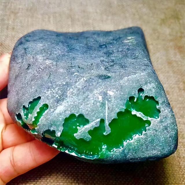 白砂皮翡翠原石白沙皮翡翠原石什么样-第9张图片-翡翠网 白砂皮翡翠原石白沙皮翡翠原石什么样-第9张图片-翡翠网