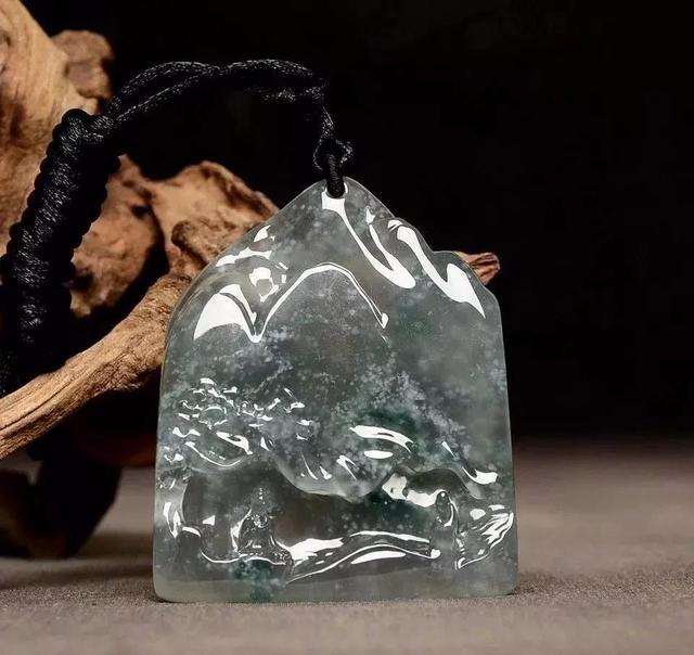 形容翡翠美的文章,关于翡翠知识的文章-第5张图片-翡翠网 形容翡翠美的文章,关于翡翠知识的文章-第5张图片-翡翠网