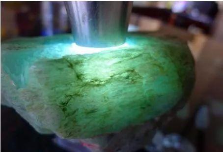 黄皮翡翠原石一般出什么料紫黄翡翠原石价格-第12张图片-翡翠网 黄皮翡翠原石一般出什么料紫黄翡翠原石价格-第12张图片-翡翠网