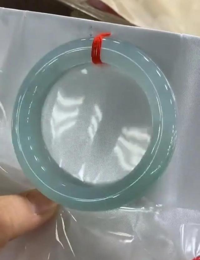 糯种晴底手镯深晴底翡翠手镯-第4张图片-翡翠网 糯种晴底手镯深晴底翡翠手镯-第4张图片-翡翠网