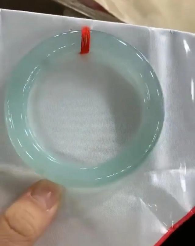 糯种晴底手镯深晴底翡翠手镯-第5张图片-翡翠网 糯种晴底手镯深晴底翡翠手镯-第5张图片-翡翠网