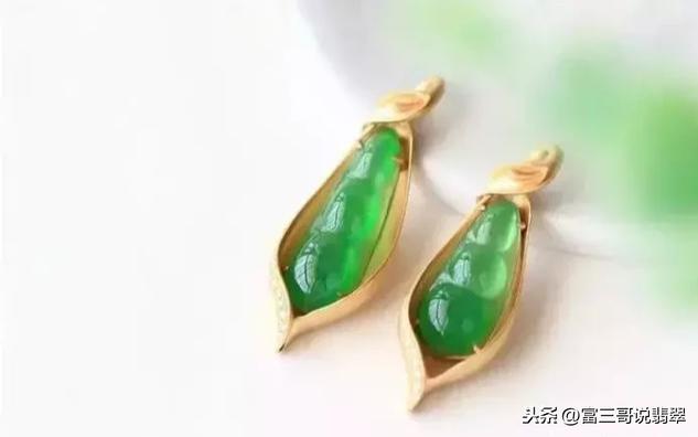 黑色翡翠手镯戴黑色,翡翠手镯上有黑点好吗-第6张图片-翡翠网 黑色翡翠手镯戴黑色,翡翠手镯上有黑点好吗-第6张图片-翡翠网