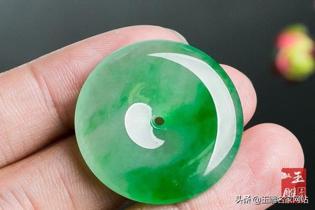 A级翡翠平安扣价格的简单介绍-第2张图片-翡翠网 A级翡翠平安扣价格的简单介绍-第2张图片-翡翠网