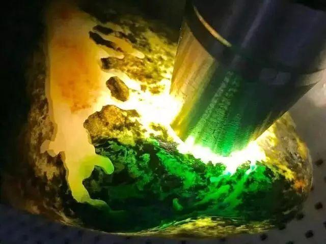 翡翠原石展,翡翠原石开出来全白肉-第6张图片-翡翠网 翡翠原石展,翡翠原石开出来全白肉-第6张图片-翡翠网