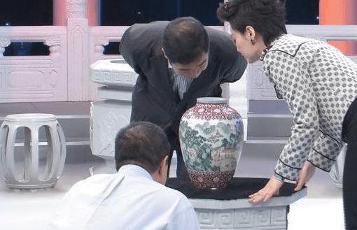 翡翠手镯后面加佛头好吗翡翠手镯可以传给女儿吗-第1张图片-翡翠网 翡翠手镯后面加佛头好吗翡翠手镯可以传给女儿吗-第1张图片-翡翠网