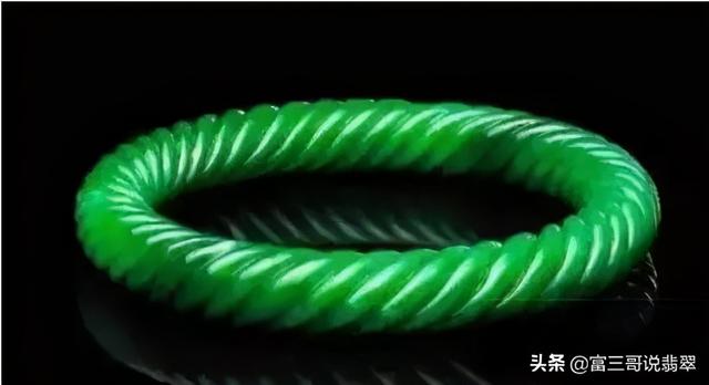 世界上最贵的翡翠原石,最贵的翡翠手镯排行榜-第3张图片-翡翠网 世界上最贵的翡翠原石,最贵的翡翠手镯排行榜-第3张图片-翡翠网