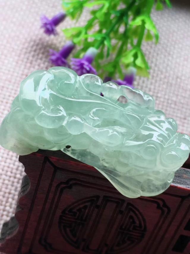 翡翠有蓝冰的吗冰蓝翡翠价格-第2张图片-翡翠网 翡翠有蓝冰的吗冰蓝翡翠价格-第2张图片-翡翠网