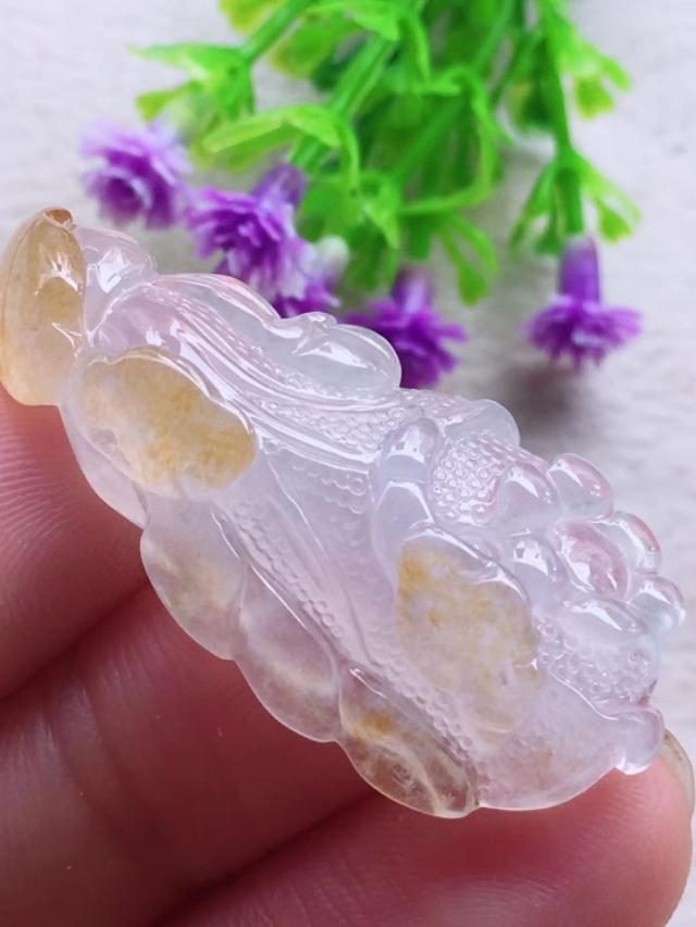 翡翠有蓝冰的吗冰蓝翡翠价格-第5张图片-翡翠网 翡翠有蓝冰的吗冰蓝翡翠价格-第5张图片-翡翠网