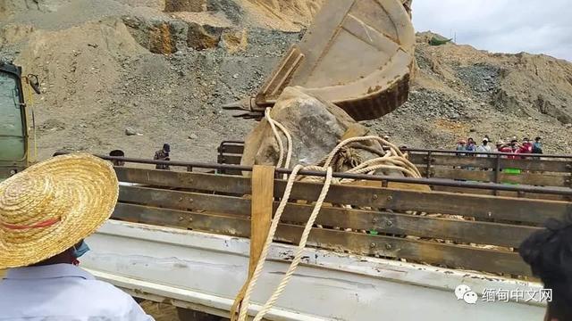 翡翠原石最近有什么事件,玉石翡翠原石-第2张图片-翡翠网 翡翠原石最近有什么事件,玉石翡翠原石-第2张图片-翡翠网