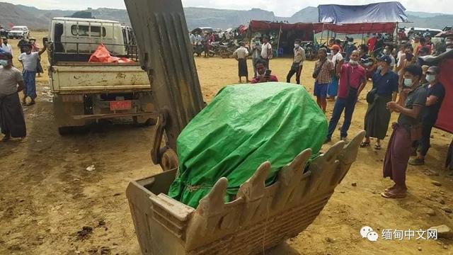 翡翠原石最近有什么事件,玉石翡翠原石-第7张图片-翡翠网 翡翠原石最近有什么事件,玉石翡翠原石-第7张图片-翡翠网