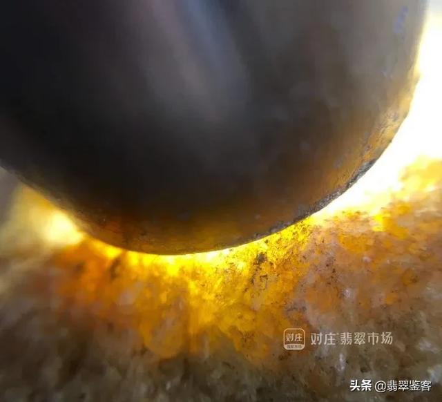 翡翠原石雾知识大全翡翠原石打灯白雾图-第4张图片-翡翠网 翡翠原石雾知识大全翡翠原石打灯白雾图-第4张图片-翡翠网