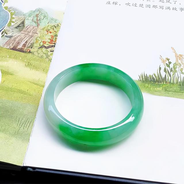 翡翠手镯几天能验真假,翡翠手镯a货价格-第2张图片-翡翠网 翡翠手镯几天能验真假,翡翠手镯a货价格-第2张图片-翡翠网