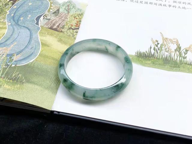 翡翠手镯几天能验真假,翡翠手镯a货价格-第4张图片-翡翠网 翡翠手镯几天能验真假,翡翠手镯a货价格-第4张图片-翡翠网