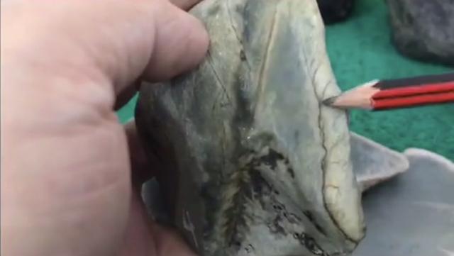 翡翠原石雾层怎么隐藏的简单介绍-第2张图片-翡翠网 翡翠原石雾层怎么隐藏的简单介绍-第2张图片-翡翠网