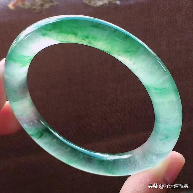 包含翡翠手镯不带有什么坏处的词条-第4张图片-翡翠网 包含翡翠手镯不带有什么坏处的词条-第4张图片-翡翠网