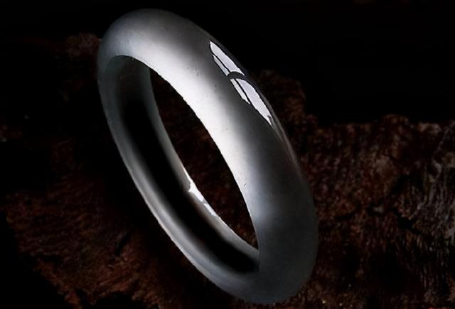 糯米玉手镯值钱吗翡翠手镯糯米豆种浅绿图片-第11张图片-翡翠网 糯米玉手镯值钱吗翡翠手镯糯米豆种浅绿图片-第11张图片-翡翠网