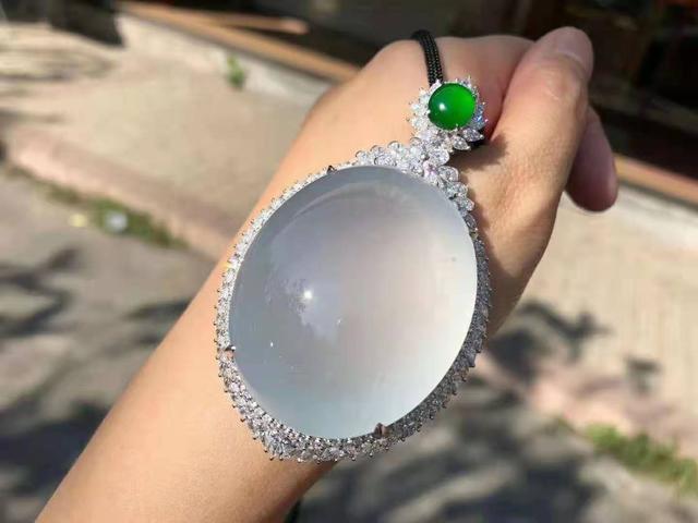 翡翠原石的分类,翡翠原石石型-第7张图片-翡翠网 翡翠原石的分类,翡翠原石石型-第7张图片-翡翠网