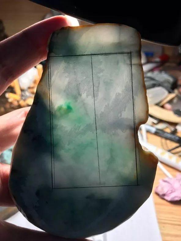 黄加绿大马坎翡翠原石大马坎带皮巧雕作品-第8张图片-翡翠网 黄加绿大马坎翡翠原石大马坎带皮巧雕作品-第8张图片-翡翠网