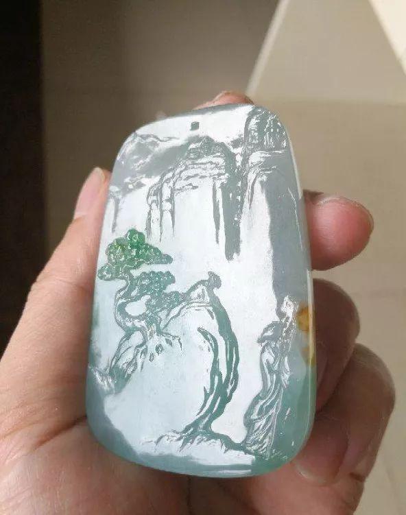 黄加绿大马坎翡翠原石大马坎带皮巧雕作品-第11张图片-翡翠网 黄加绿大马坎翡翠原石大马坎带皮巧雕作品-第11张图片-翡翠网