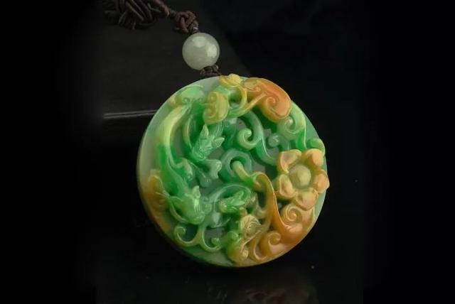 黄加绿大马坎翡翠原石大马坎带皮巧雕作品-第15张图片-翡翠网 黄加绿大马坎翡翠原石大马坎带皮巧雕作品-第15张图片-翡翠网